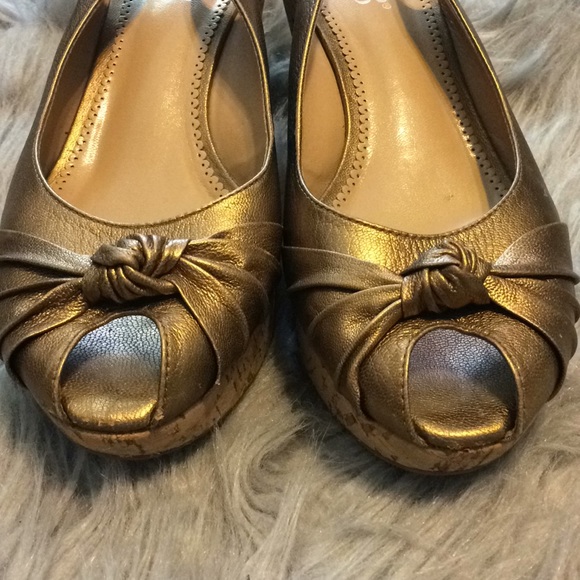 Franco Sarto metallic gold peep toe cork wedge - Picture 2 of 7